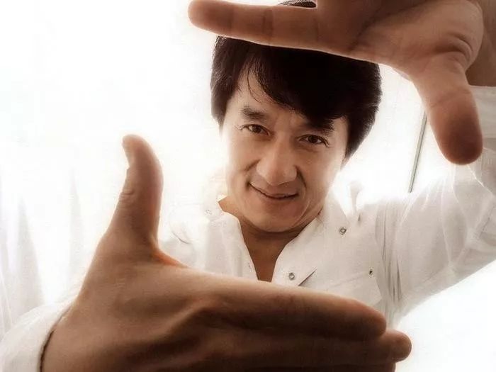 成龙的公益事业与社会贡献_成龙公益慈善_成龙公益活动