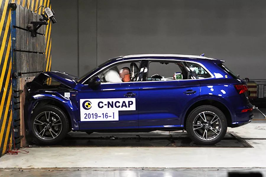 宝马碰撞测试成绩_宝马在碰撞测试中的持续进步_宝马碰撞预警图案