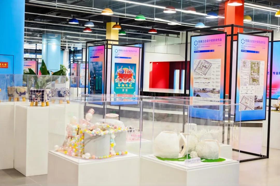 科技创新大赛团队介绍_科技创新小组团队名称和标志_荣耀的设计团队：创意与科技结合的力量