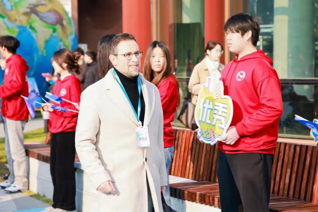 荣耀的设计团队：创意与科技结合的力量_科技创新小组团队名称和标志_科技创新大赛团队介绍