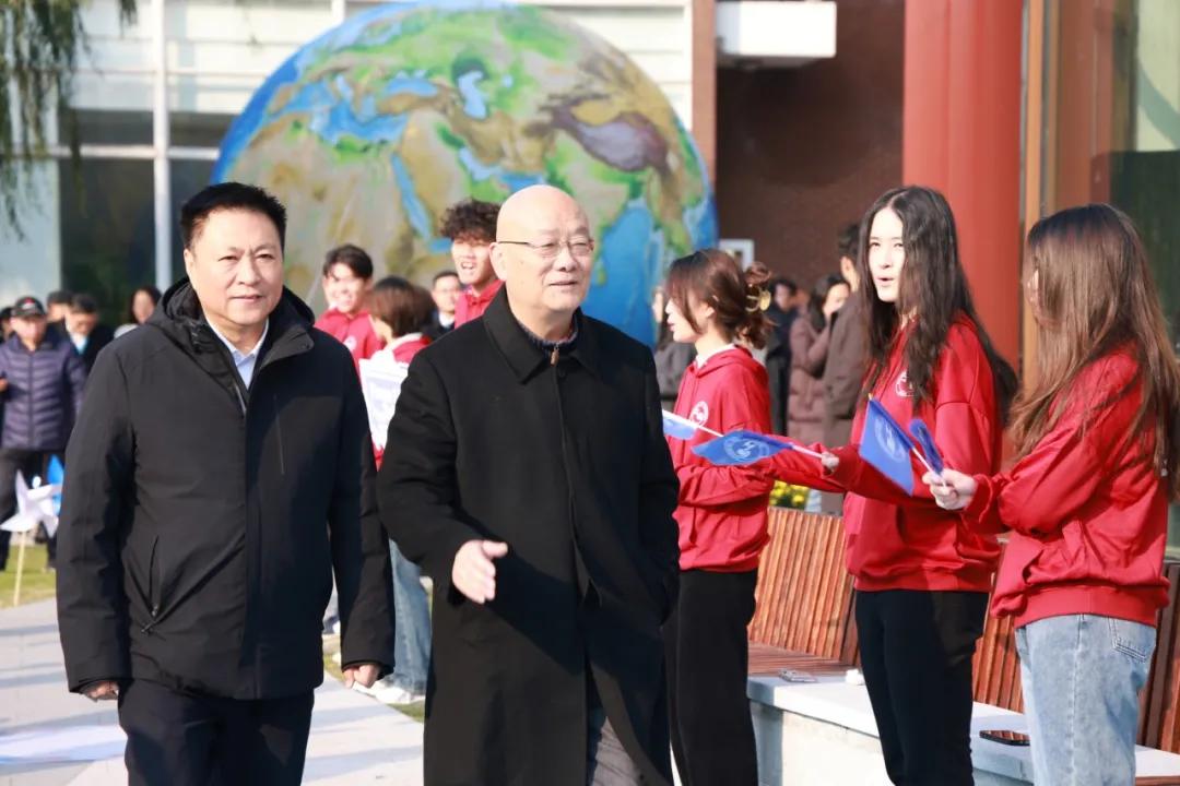 荣耀的设计团队：创意与科技结合的力量_科技创新小组团队名称和标志_科技创新大赛团队介绍