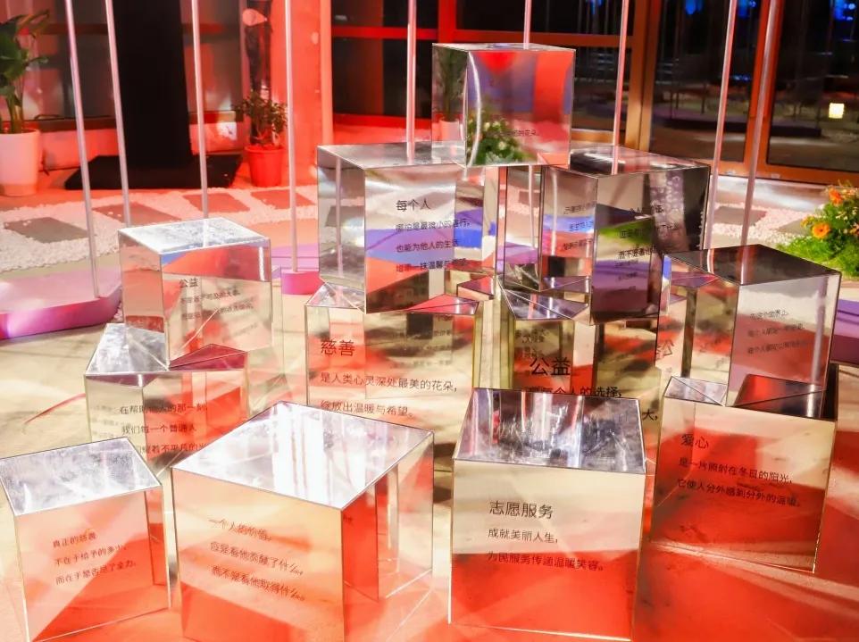 科技创新小组团队名称和标志_科技创新大赛团队介绍_荣耀的设计团队：创意与科技结合的力量