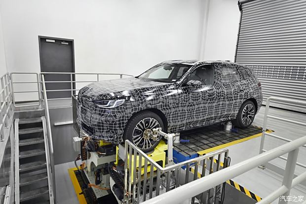 宝马科技感车_安全科技与豪华体验：宝马的完美结合_宝马科技