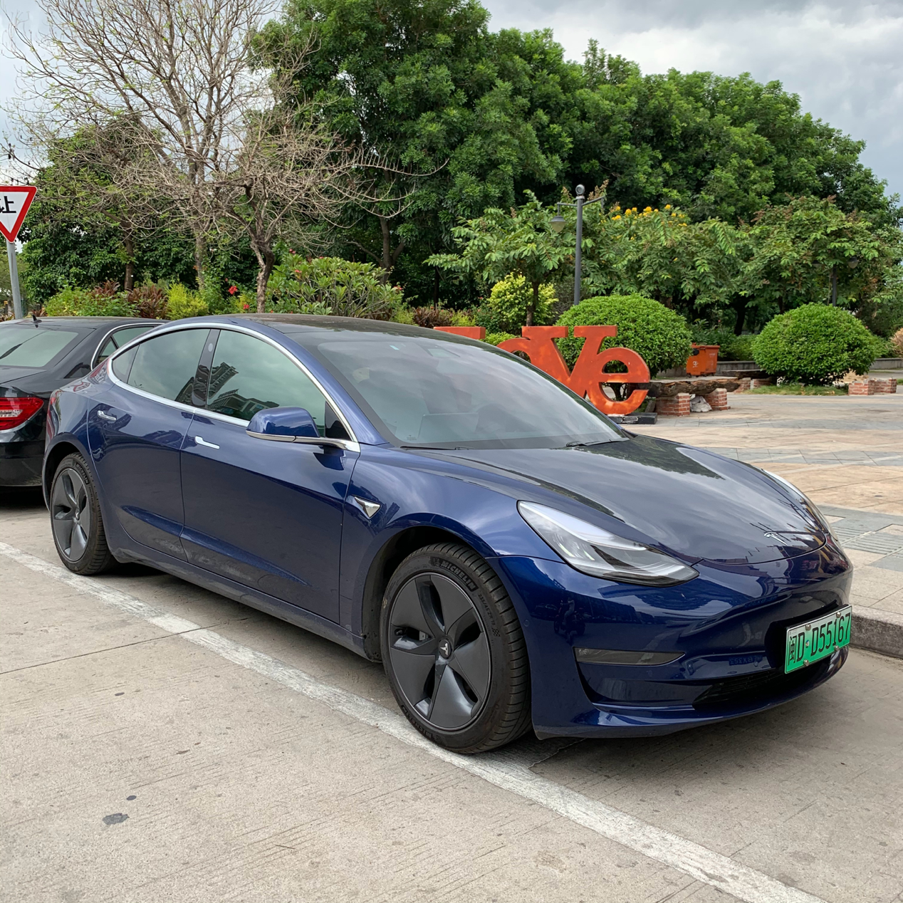 特斯拉安全性问题_领先特斯拉打破常规安全锁_安全领先的特斯拉如何打破常规？