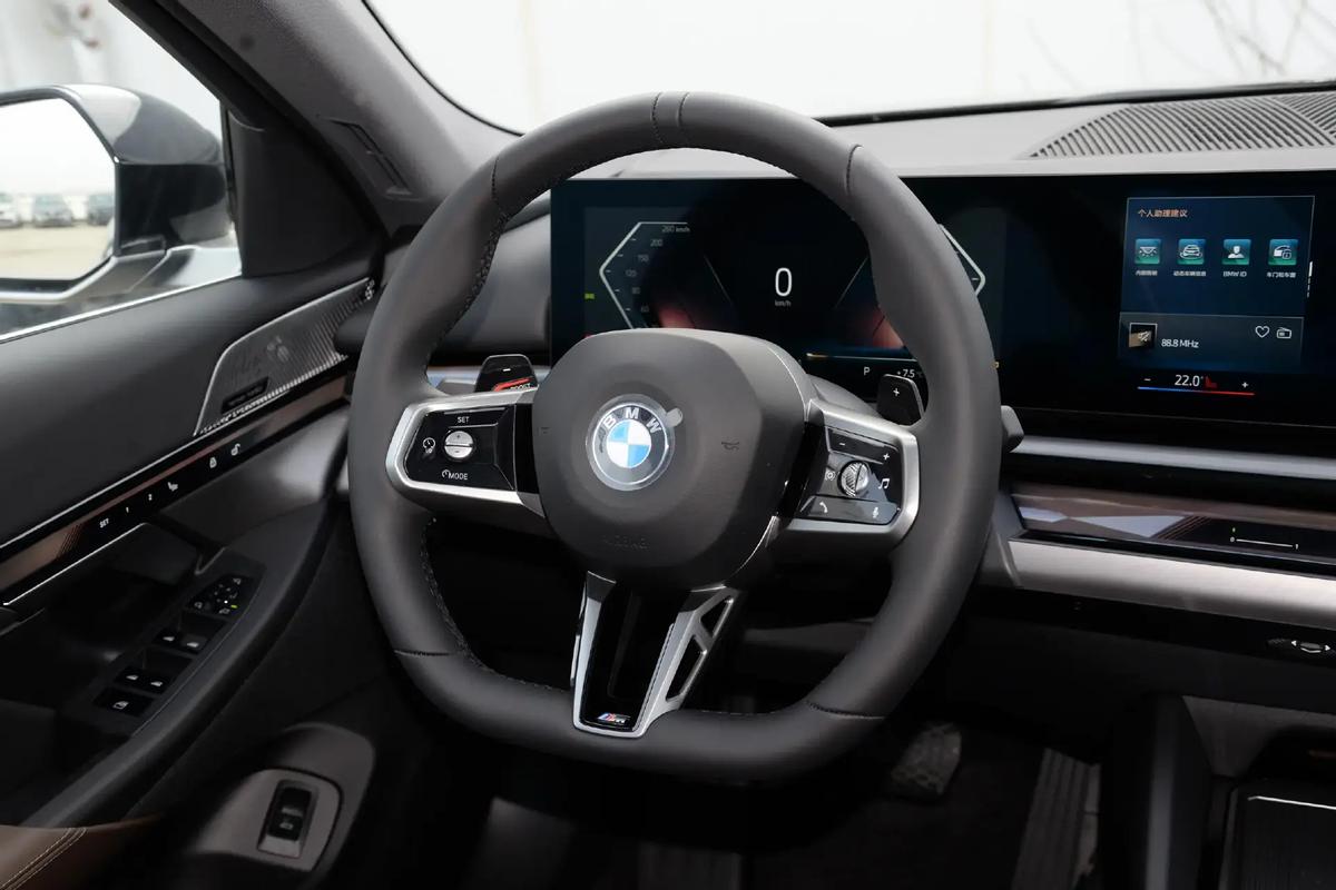 宝马领先型是低配吗_宝马如何在安全性能上实现领先？_宝马领先型是什么意思