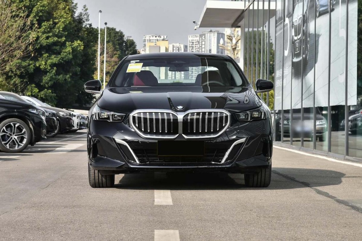 宝马领先型是低配吗_宝马如何在安全性能上实现领先？_宝马领先型是什么意思