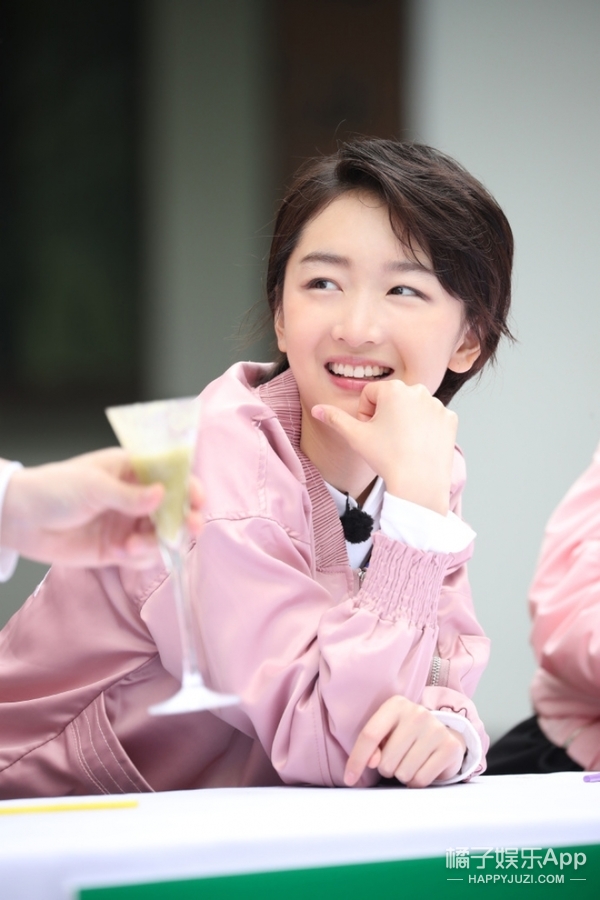 周冬雨_周冬雨演的电影_周冬雨和曾志伟关系