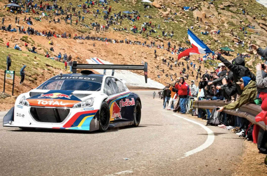 保时捷迷你车型_保时捷的赛车文化与全球车迷的互动_保时捷迷你跑车