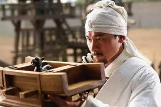 吕布与三国其他英雄的对比_三国吕布英雄_吕布与三国