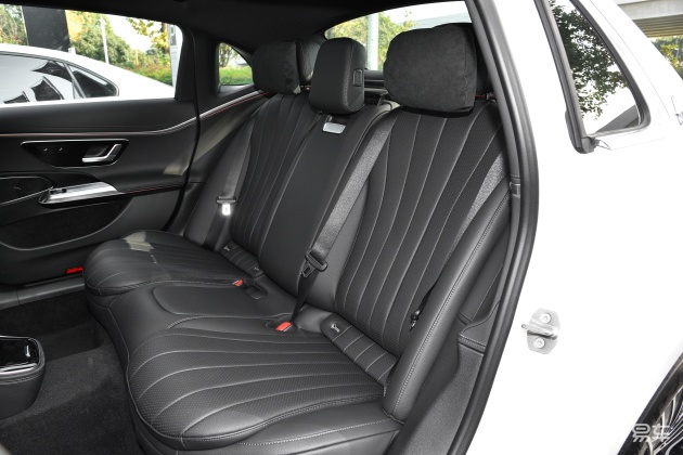 奔驰动感_奔驰动感和豪华有什么区别_奔驰的设计理念：优雅与动感的碰撞