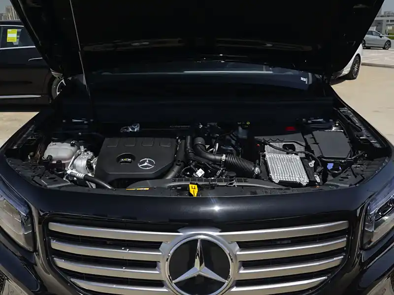 奔驰GLB发动机舱