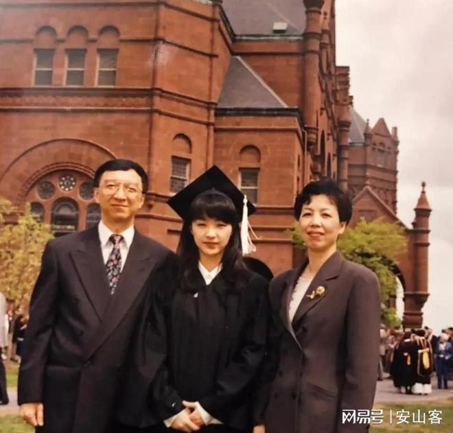 陈小春老婆_陈小春_陈小春歌曲