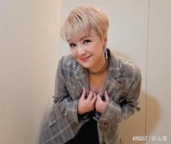 陈小春老婆_陈小春歌曲_陈小春