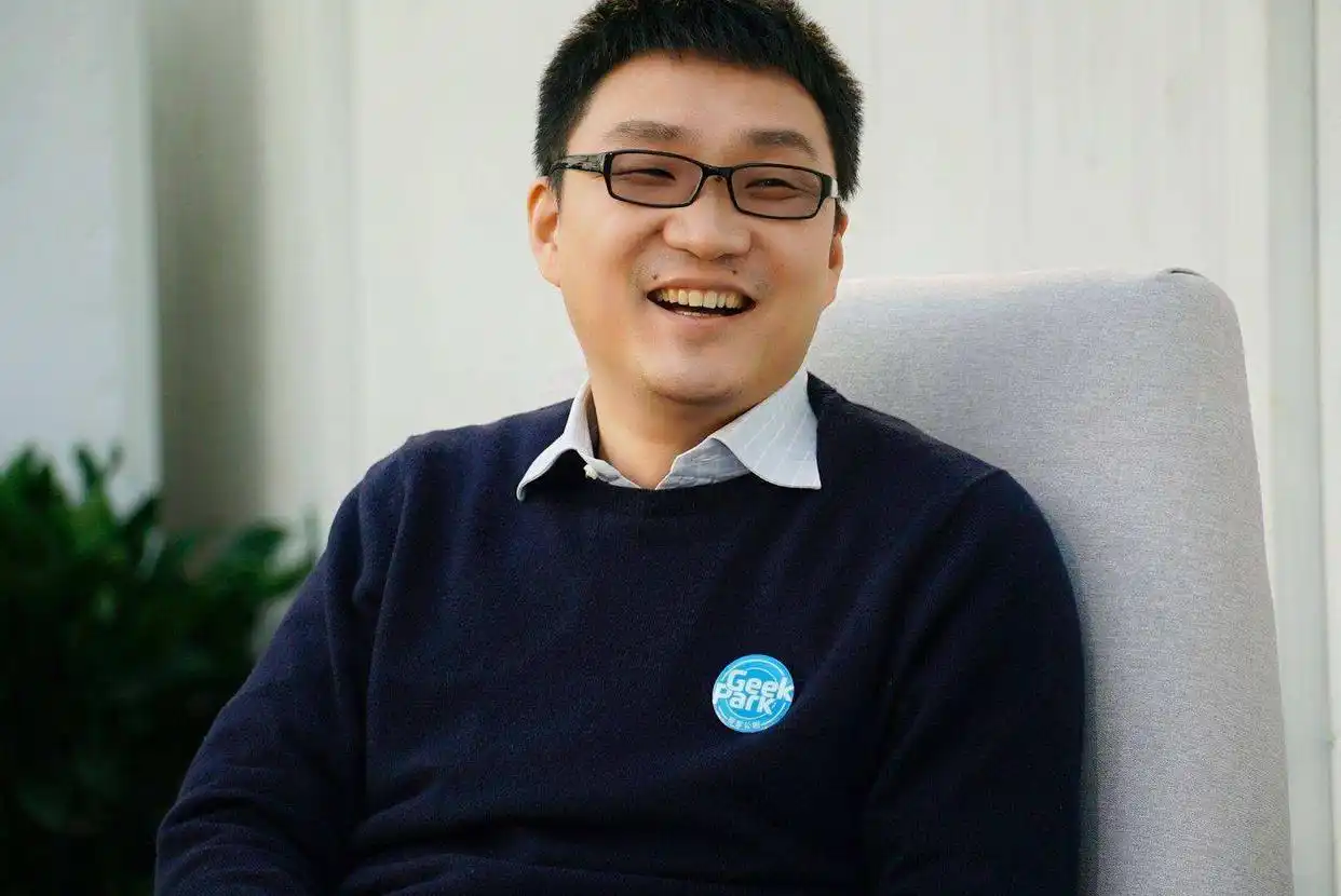 拼多多黄峥几几年几月出生_黄峥与拼多多的崛起之路_黄峥占拼多多