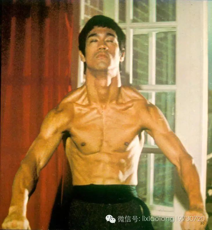 李小龙武术大赛_武术较量李小龙比赛视频_李小龙与武术比赛的较量