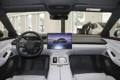 深渊科技：小米汽车在性能上的领先表现_小米汽车什么样_小米研发的汽车