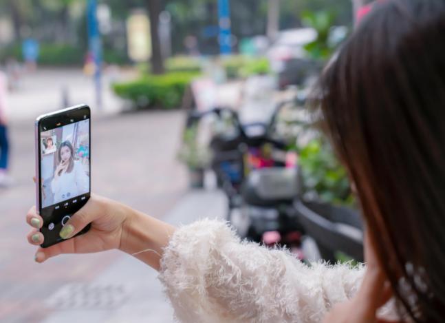 小米手机与国际品牌的对比分析_小米对比_小米国际排名