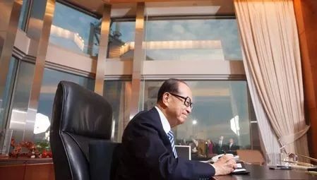 李嘉诚的创新创业故事_李嘉诚的创新思维与企业发展_李嘉诚的创新精神