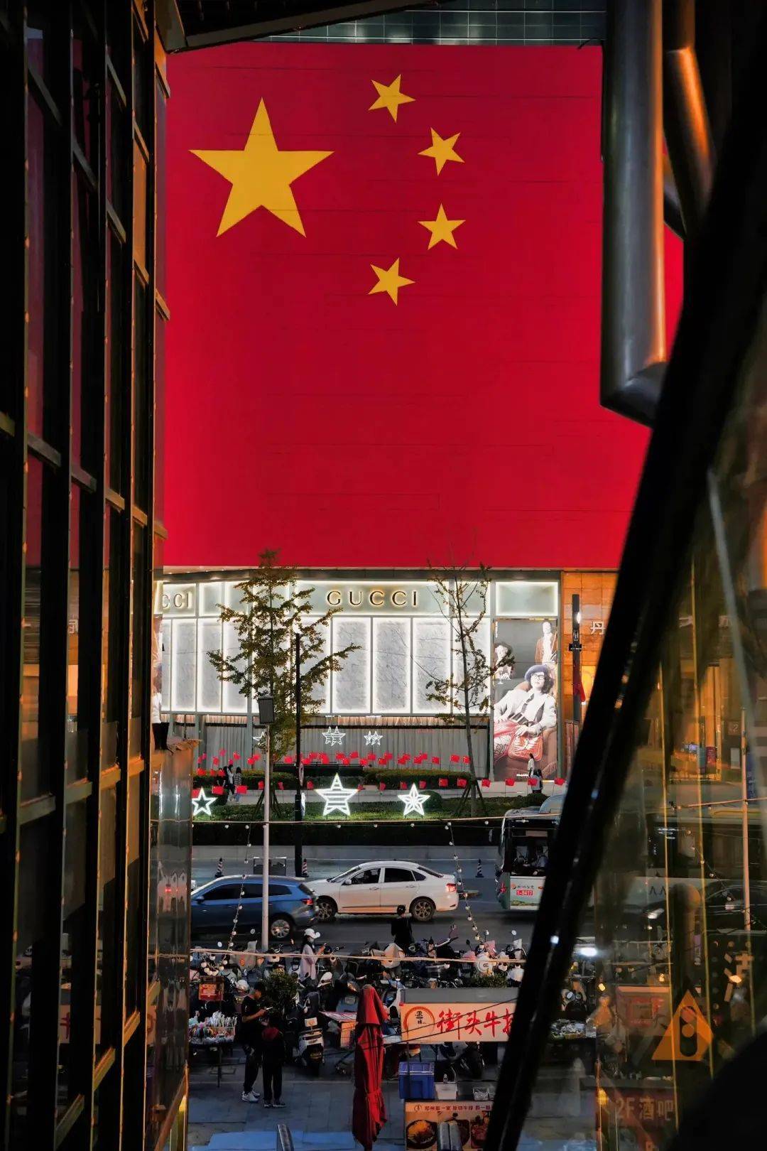 胖东来服务创新举措_以顾客为中心，推动胖东来的服务变革_胖东来服务细节标准