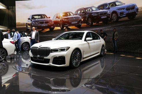 奔驰竞争对手是谁_奔驰与竞争对手的市场对比：哪个品牌更胜一筹？_奔驰的竞争品牌