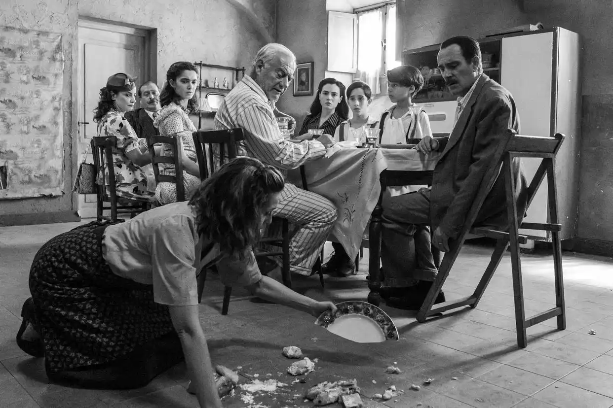 电影错过场次可以看下一场吗_2023年的银幕故事：十部不可错过的电影_错过电影开场怎么办