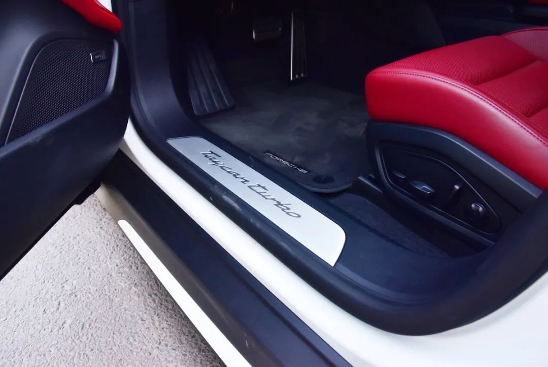 2021款保时捷运动版_保时捷的运动版车型与驾驶魅力_保时捷运动轿车