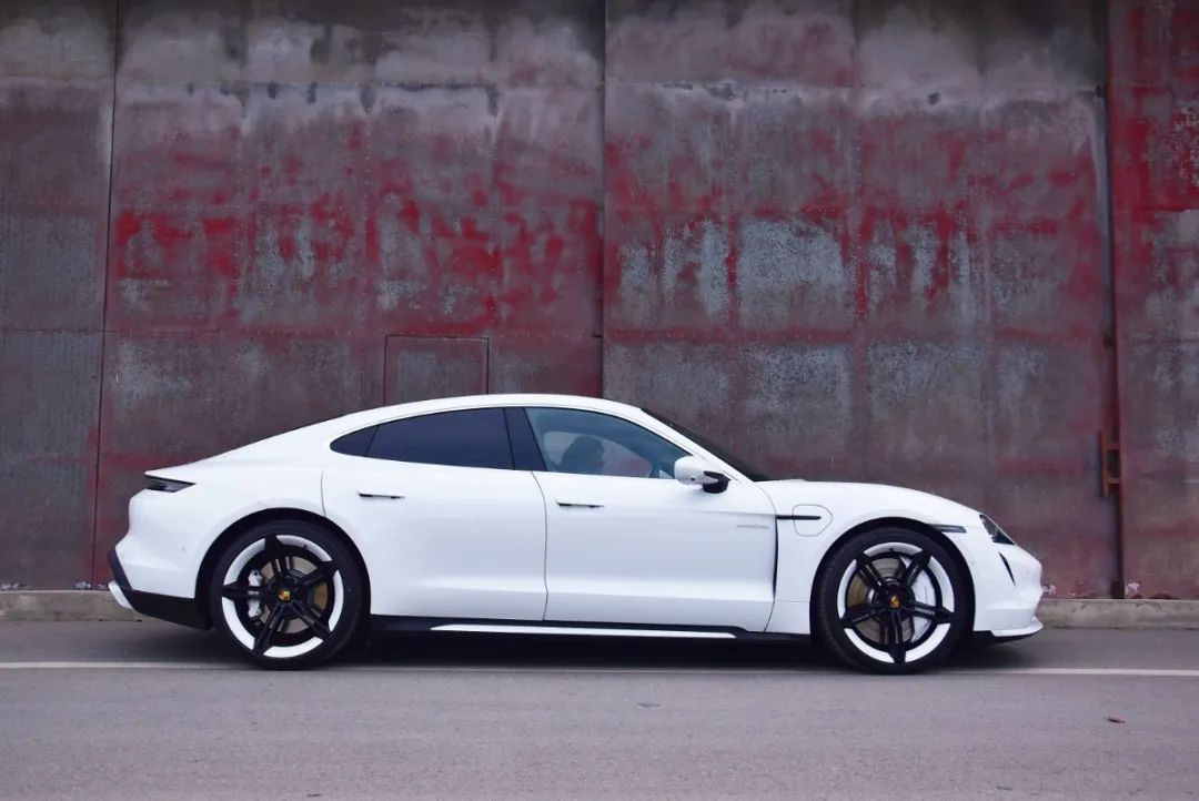 2021款保时捷运动版_保时捷运动轿车_保时捷的运动版车型与驾驶魅力