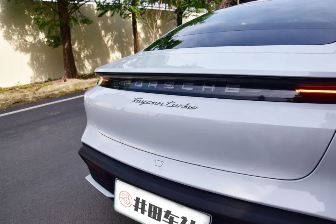 保时捷运动轿车_保时捷的运动版车型与驾驶魅力_2021款保时捷运动版