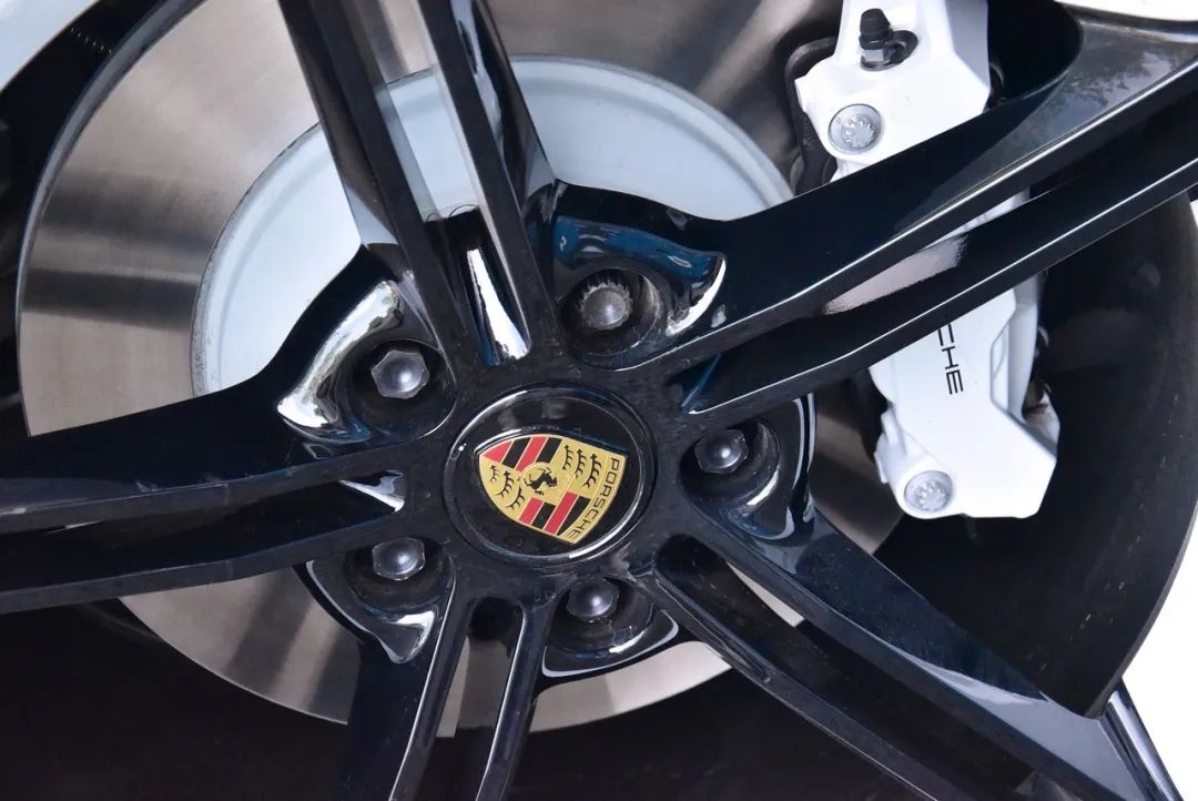 保时捷运动轿车_2021款保时捷运动版_保时捷的运动版车型与驾驶魅力