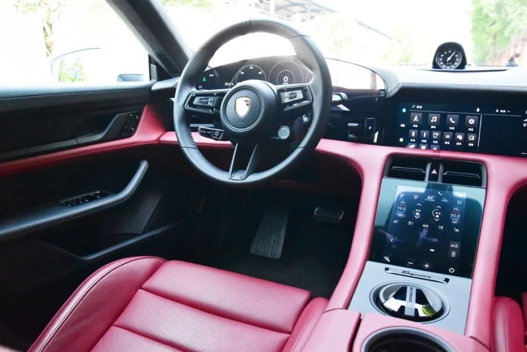 2021款保时捷运动版_保时捷的运动版车型与驾驶魅力_保时捷运动轿车