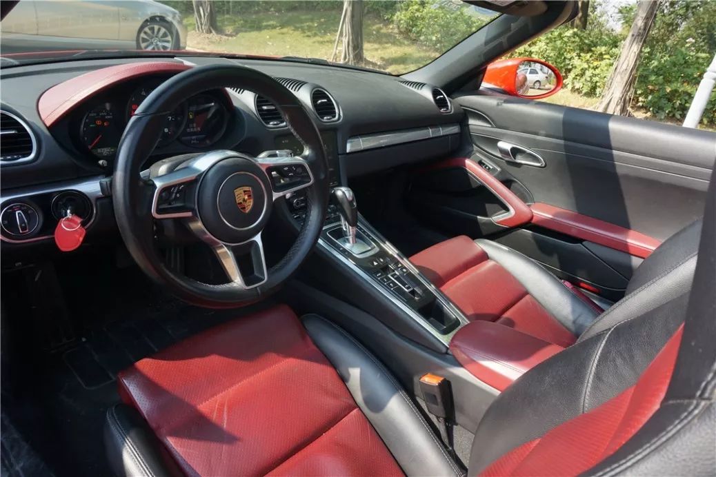 保时捷运动跑车_保时捷的运动版车型与驾驶魅力_2021款保时捷运动版