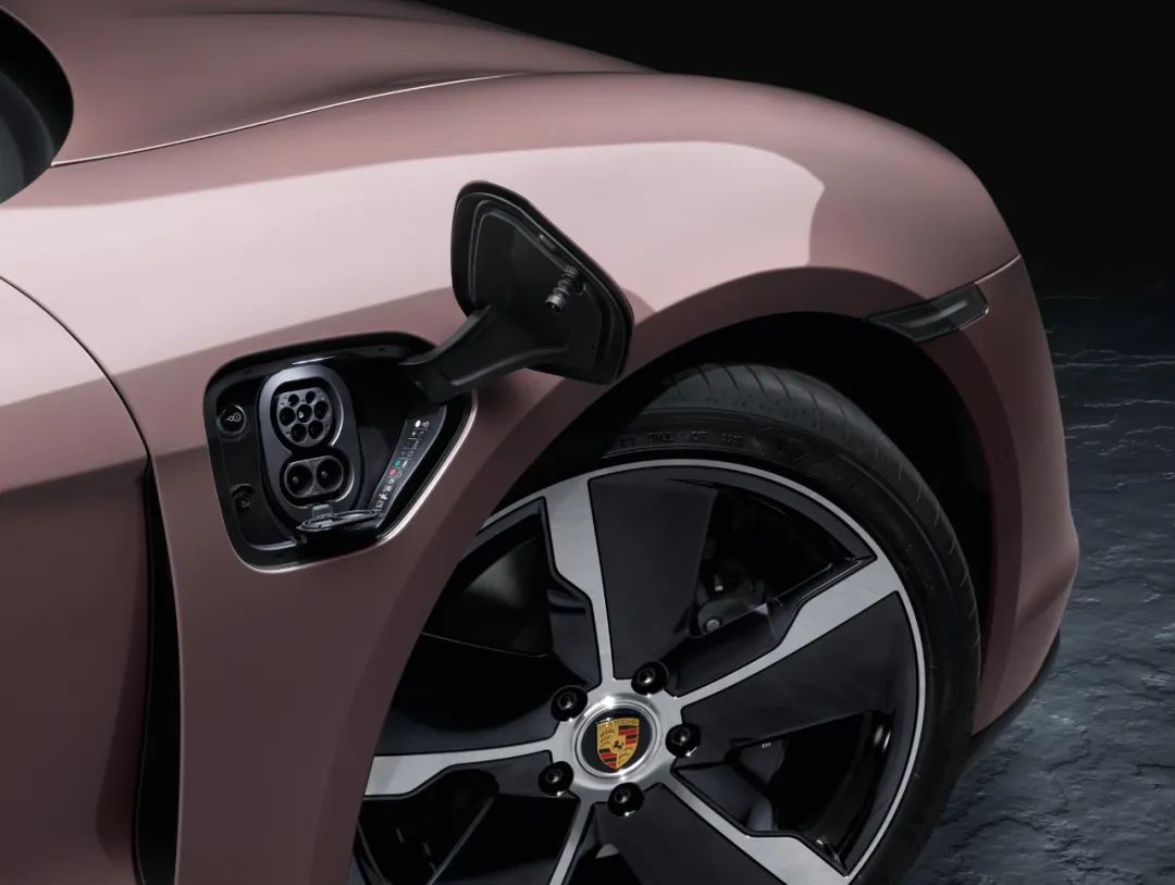 保时捷运动型suv_保时捷的运动版车型与驾驶魅力_2021款保时捷运动版