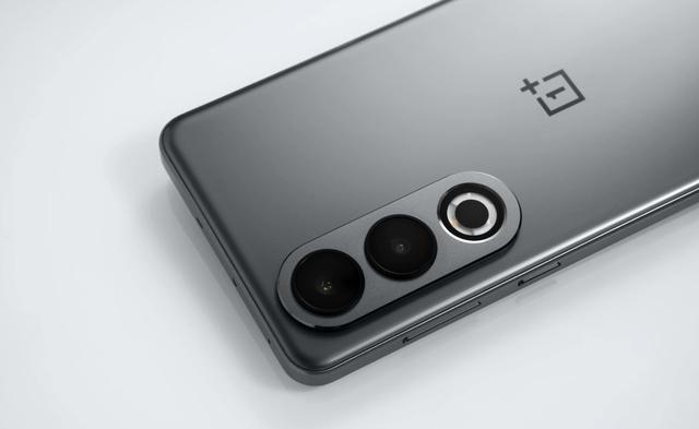 小米手机在千元机市场的竞争力_小米手机竞争情况分析_小米手机竞争者