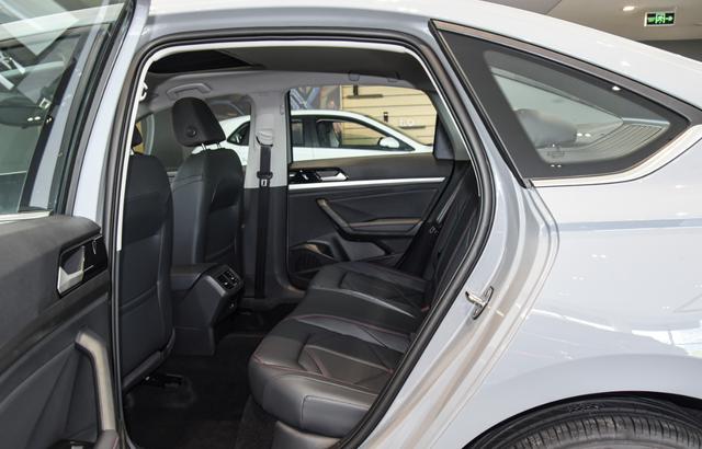 新能源时代下，为何这台油车仍能月销2.4万台？解析其市场韧性-有驾