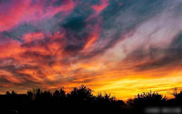 论哲学智慧对生活的引领_哲学态度思考利智生活的例子_利智的生活态度与哲学思考