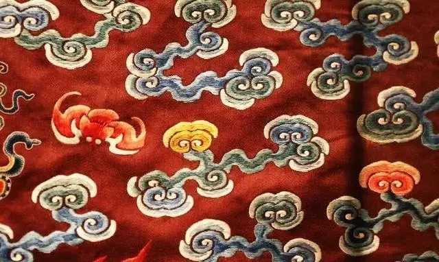 皇权的象征：古代皇帝的服饰_服饰象征意义_古代服饰意义