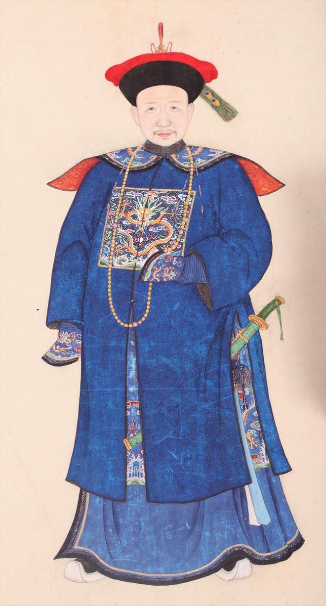 皇权的象征：古代皇帝的服饰_中国古代的服饰是什么的象征_服饰象征意义