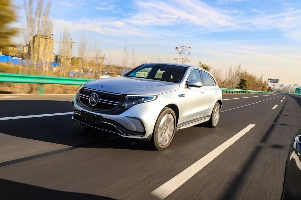 如何利用奔驰汽车的导航系统规划最佳路线？_奔驰导航功能介绍_奔驰导航兴趣点