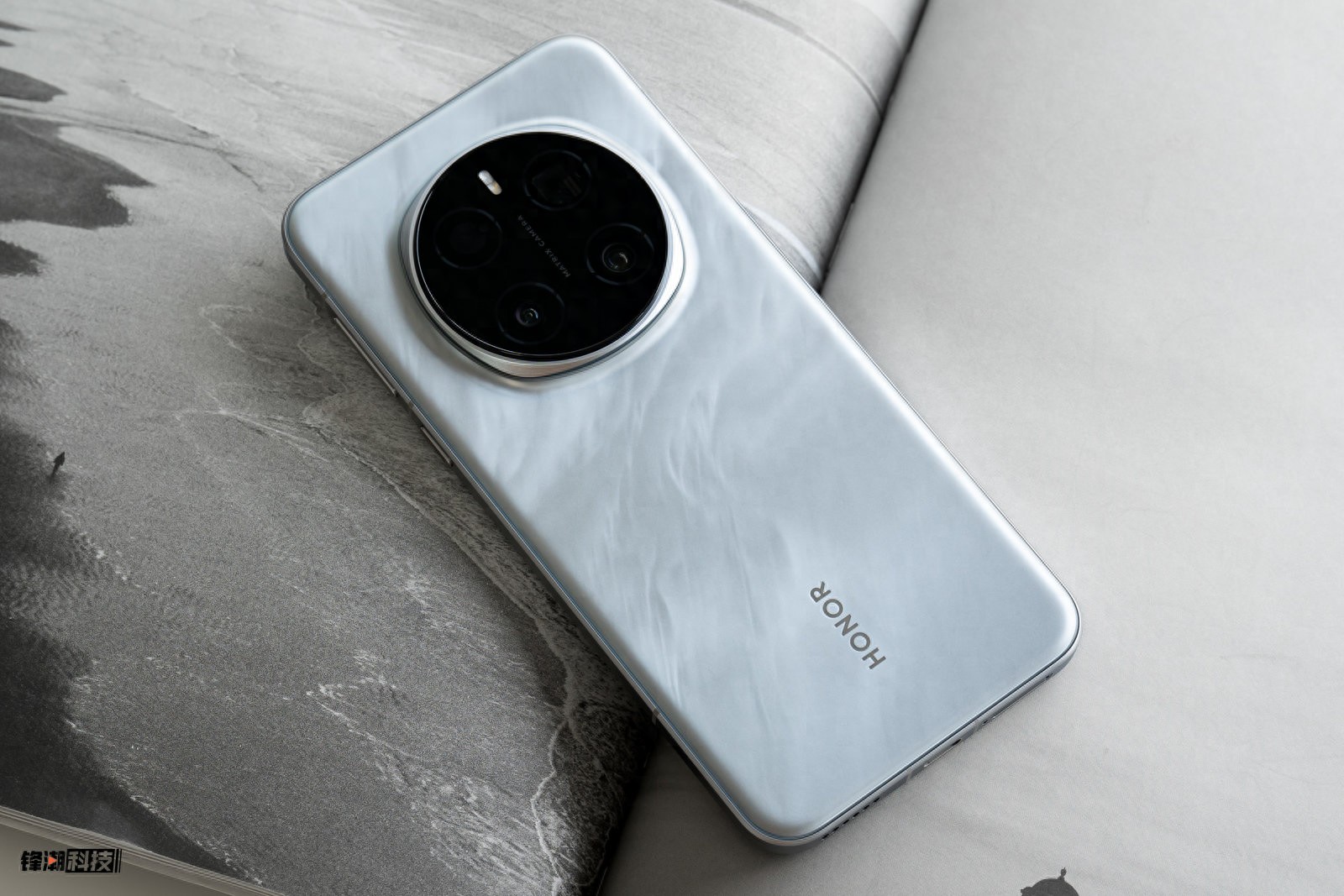 荣耀摄像头模糊不清_评测荣耀的拍照效果：从镜头到成像_荣耀手机摄像头拍照模糊怎么办