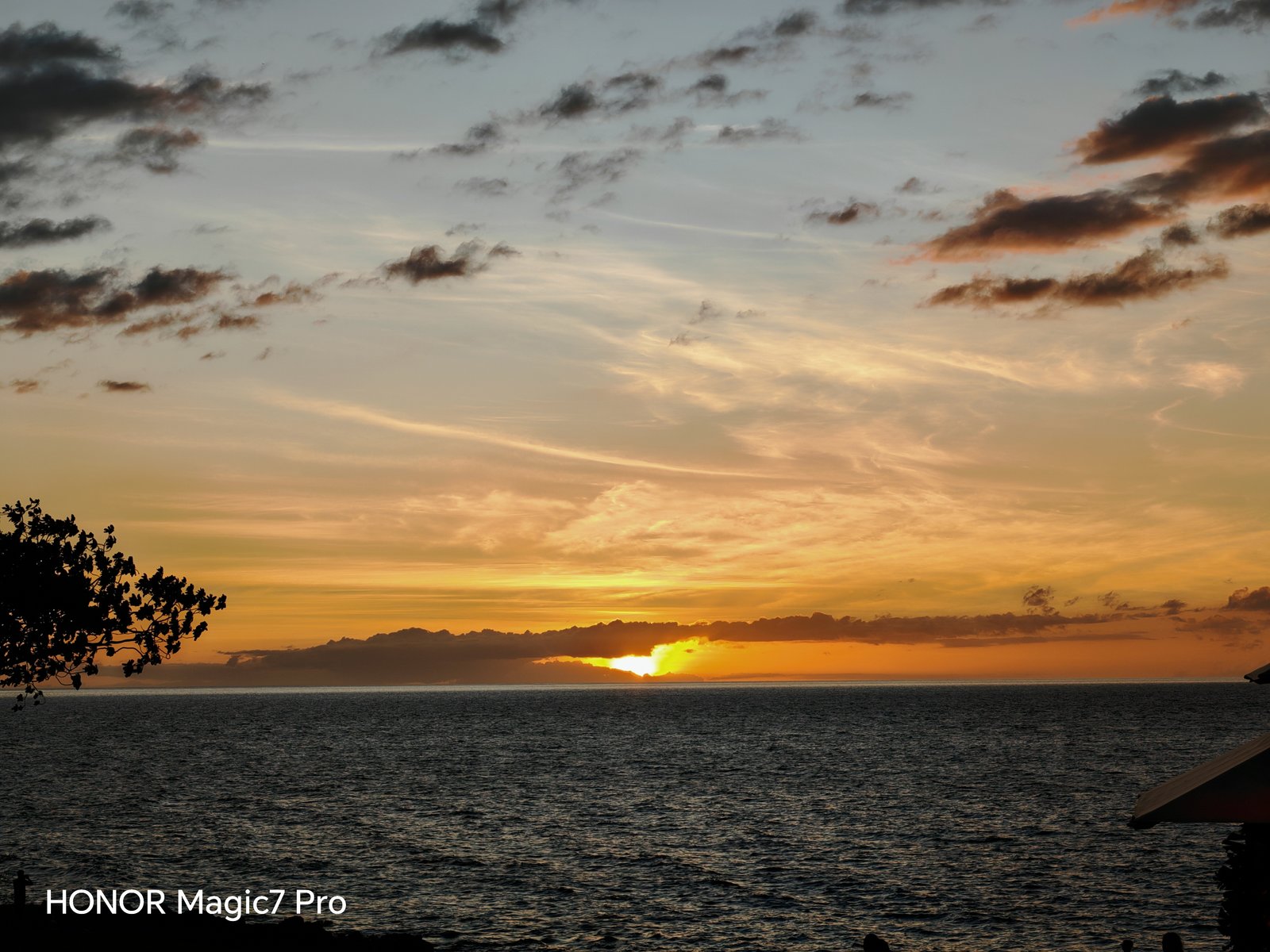 荣耀手机摄像头拍照模糊怎么办_荣耀摄像头模糊不清_评测荣耀的拍照效果：从镜头到成像