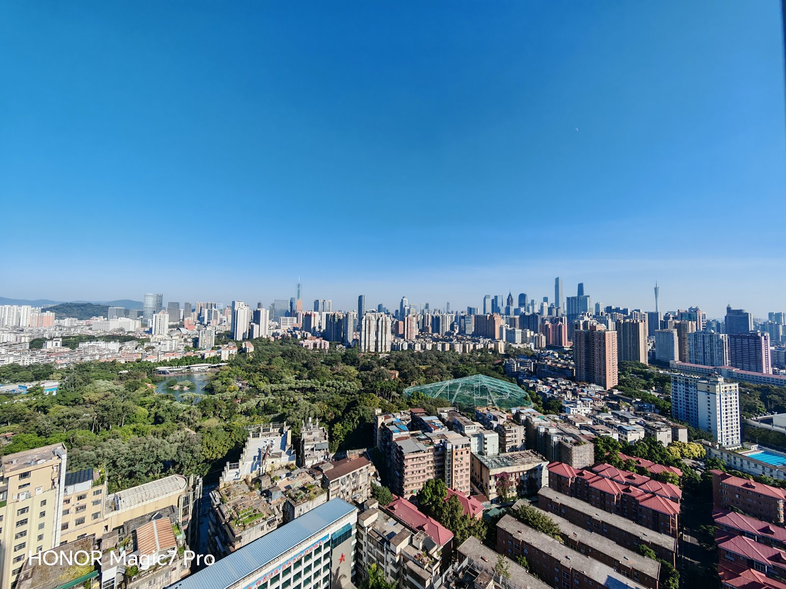 荣耀摄像头模糊不清_评测荣耀的拍照效果：从镜头到成像_荣耀手机摄像头拍照模糊怎么办