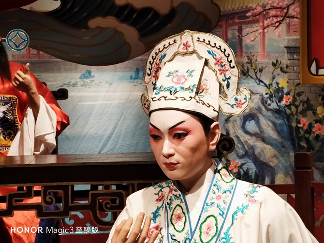 荣耀手机镜头往后翻的是哪一款_评测荣耀的拍照效果：从镜头到成像_荣耀手机摄像头拍照模糊怎么办