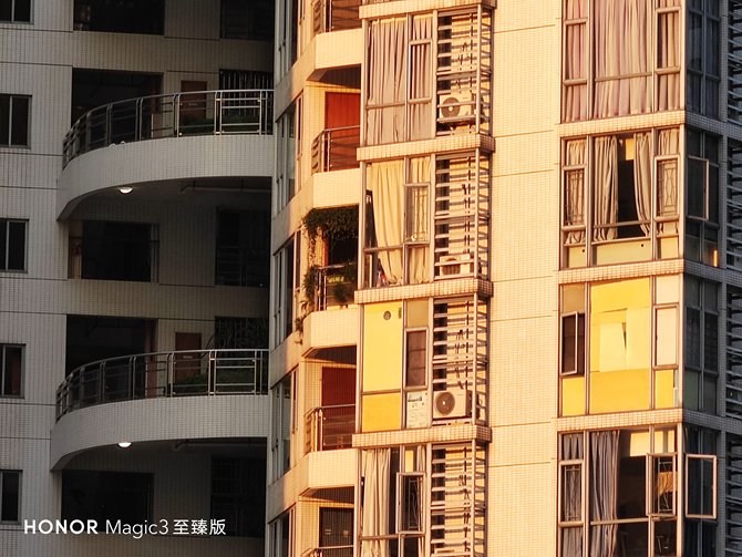 荣耀手机镜头往后翻的是哪一款_荣耀手机摄像头拍照模糊怎么办_评测荣耀的拍照效果：从镜头到成像