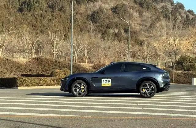 对比小米汽车与竞争对手的续航表现_小米哪个续航能力强_小米的续航很差吗