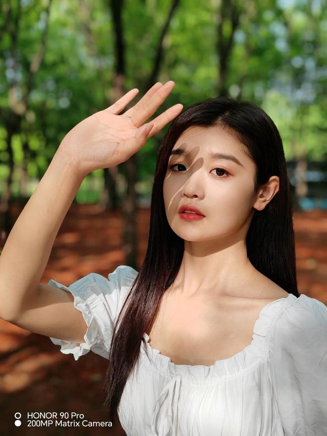 荣耀哪个系列照相好_荣耀与传统相机的对比评测_荣耀的相机是什么牌子