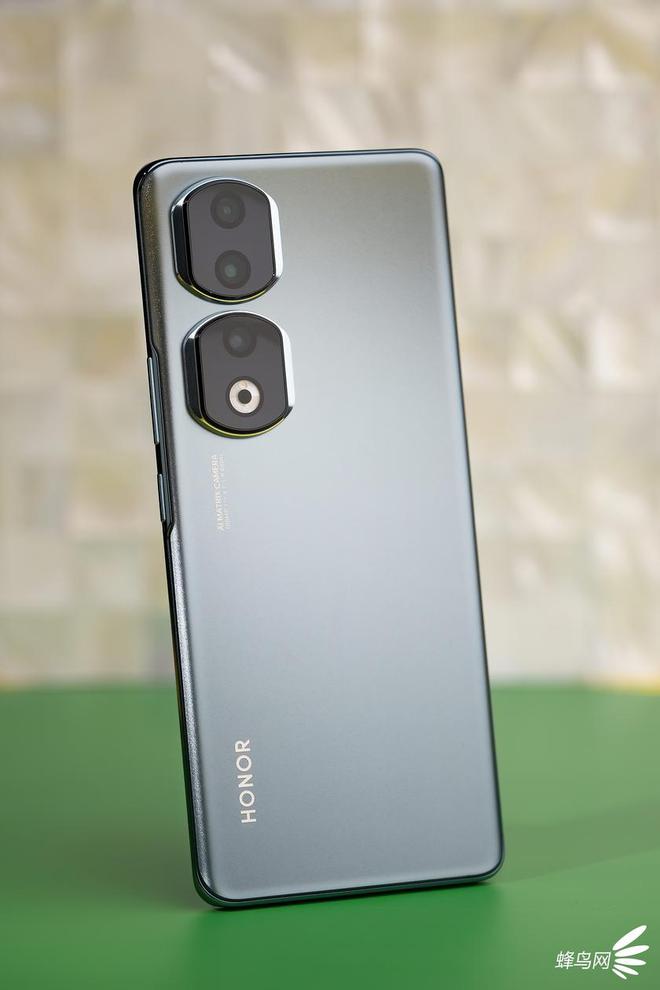 荣耀哪个系列照相好_荣耀与传统相机的对比评测_荣耀的相机是什么牌子