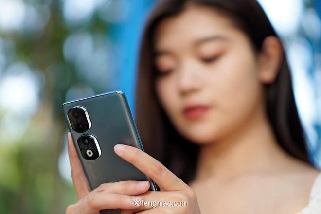 荣耀与传统相机的对比评测_荣耀哪个系列照相好_荣耀的相机是什么牌子