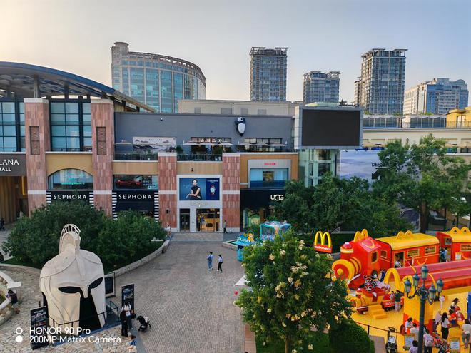 荣耀的相机是什么牌子_荣耀与传统相机的对比评测_荣耀哪个系列照相好