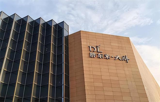 胖东来服务细节标准_服务于顾客，胖东来如何做好行业标杆_胖东来服务创新举措