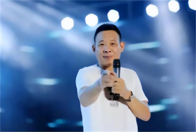 胖东来服务细节标准_服务于顾客，胖东来如何做好行业标杆_胖东来服务创新举措